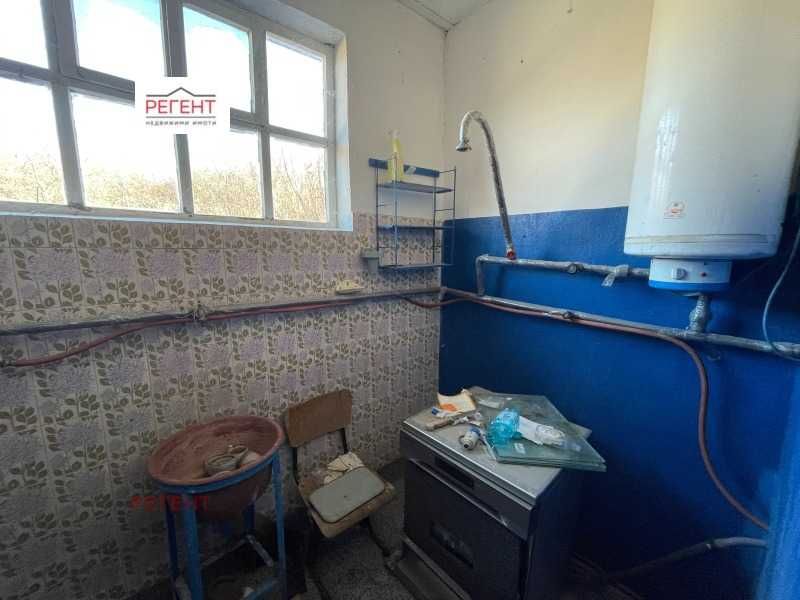 Продава се имот с 6 декара обща площ в гр.Дряново
