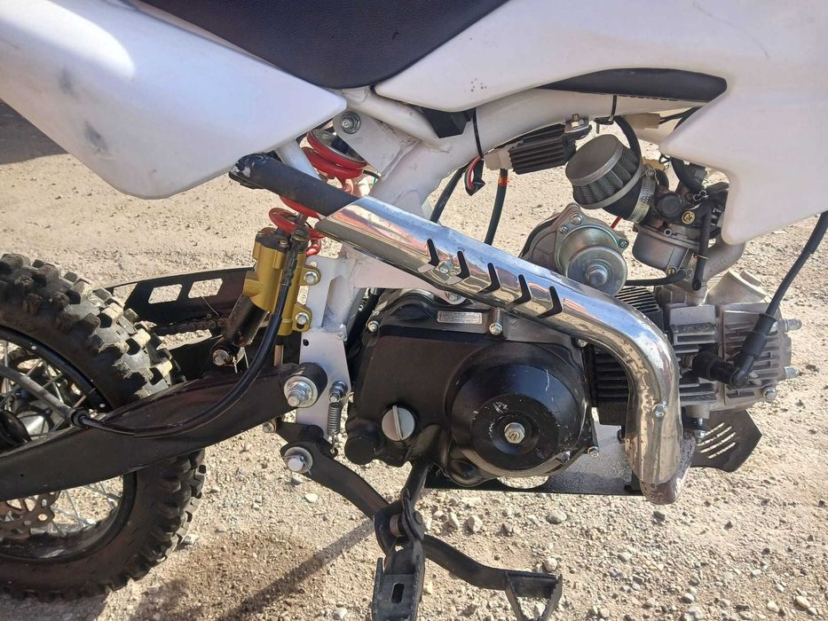 Motorcicleta cross 4 timpi, pornire electric.