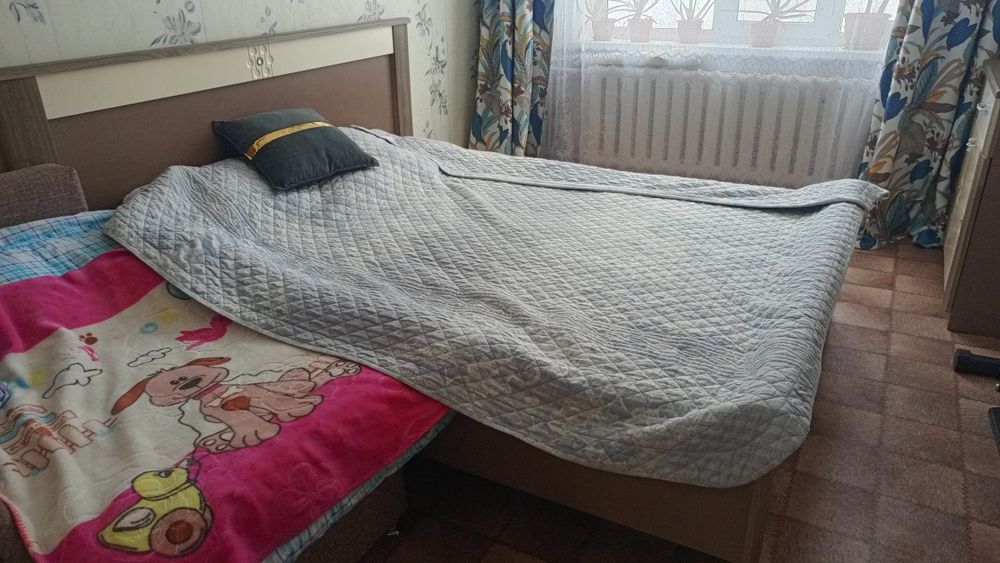 Продам спальный гарнитур