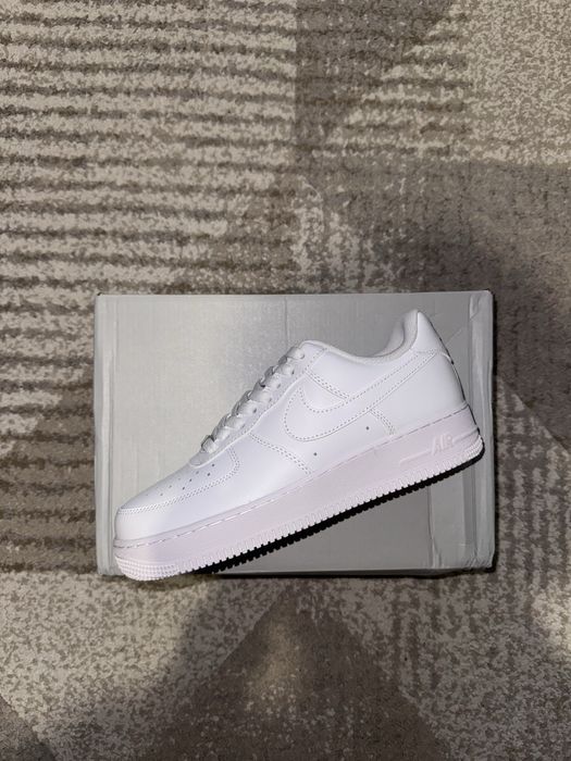 Nike Air Force 1 07' Albi Noi în Cutie Marimea 42
