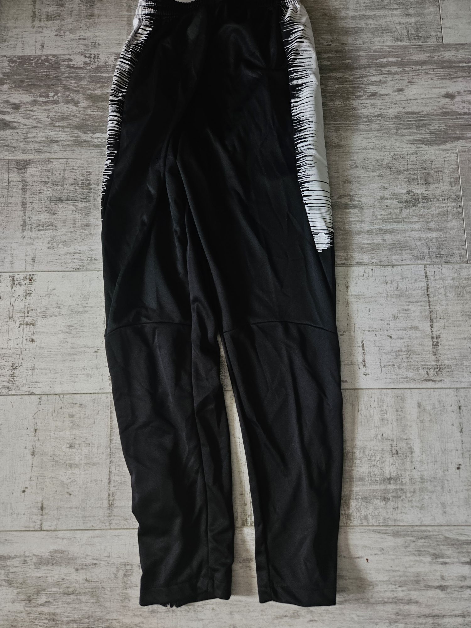 *NOU* Compleu/Trening Psg nike
