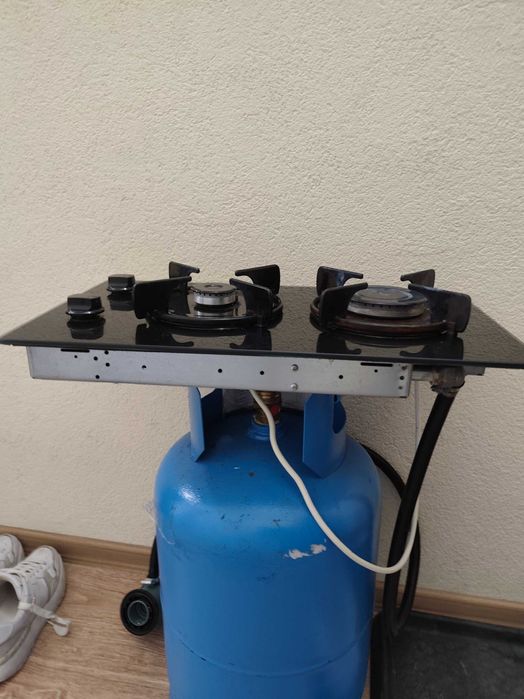 Продавам газов котлон за вграждане и бутилка