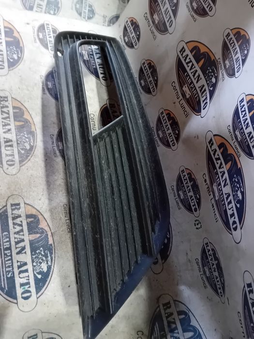 grila proiector stanga audi a4 b8