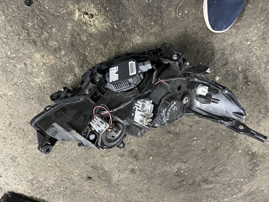 2 броя ляв фар Subaru Forester 3