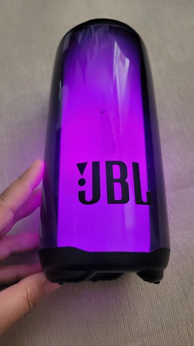 boxa cu lumina JBL Pulse 5 NU este originala