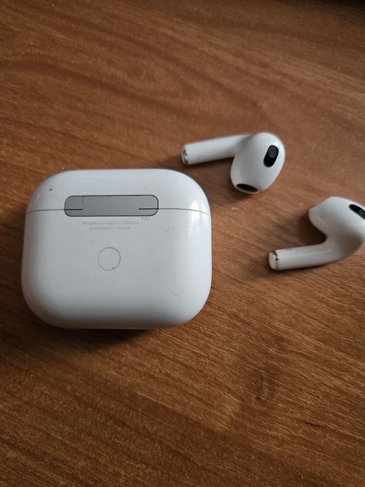 Оригинальные Apple AirPods 3 — полный комплект, хорошее состояние