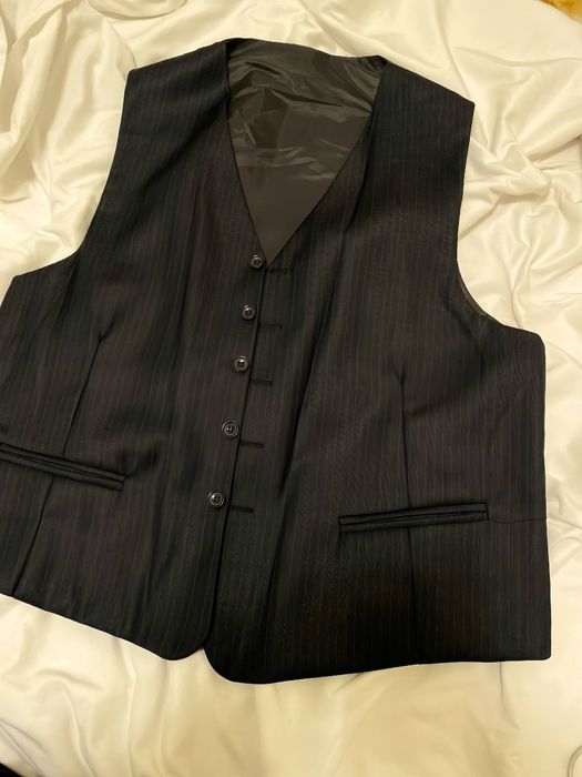 Yangi erkaklar kostyumi