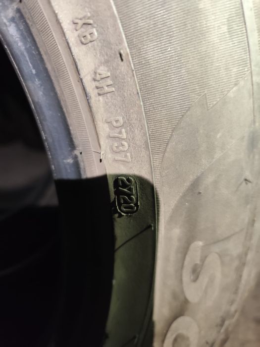 Vand  4  anvelope dimensiune 255/55 R18 si 235/60 R18 dot 2720 PIRELLI