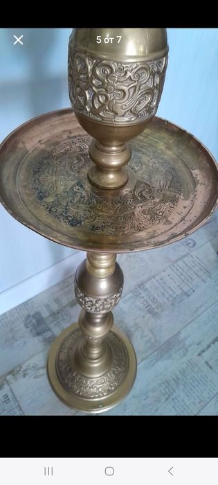 Висок подов свещник