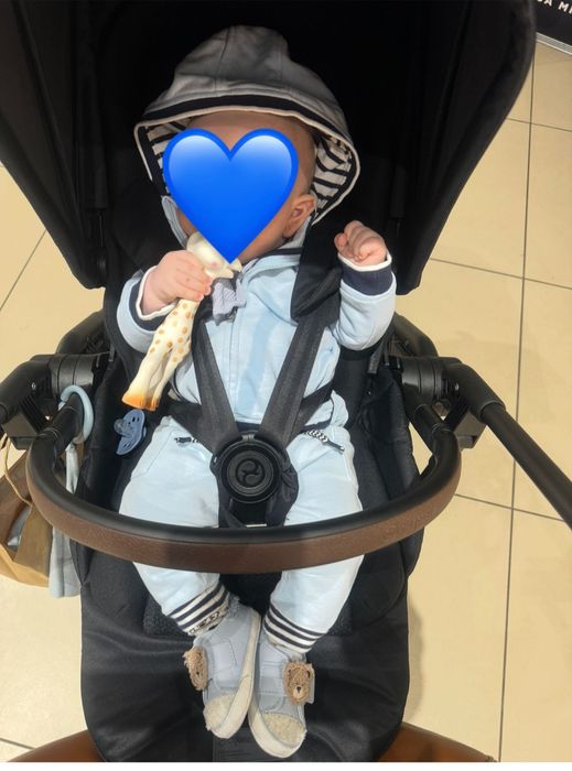 Сет от суитшърт, спортно долнище Окаиди и буйки Майорал. Размер 6 м.