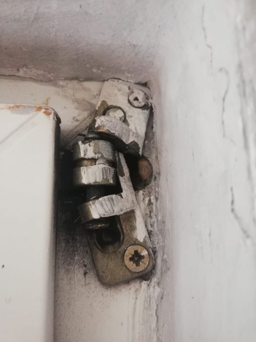 Probleme la termopane sau întreținere.