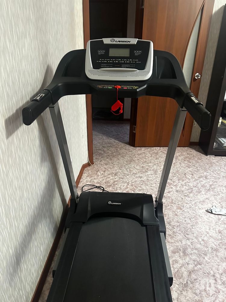 Продам новую беговую дорожку LARSEN NEWTONE E1510A