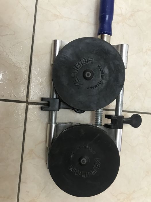 Ventuza pentru apropierea placilor ceramice