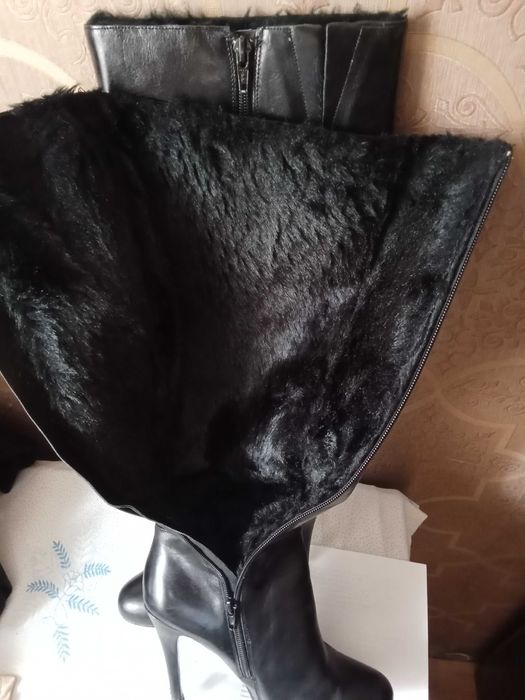 Продам зимние женские сапоги