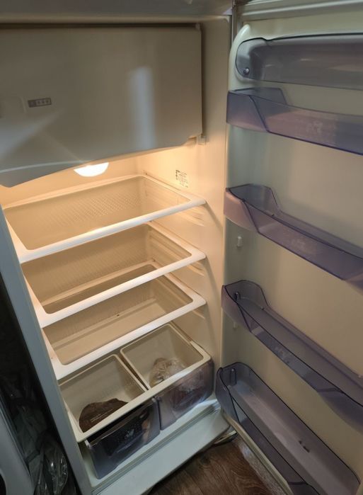 Холодильник сотилади