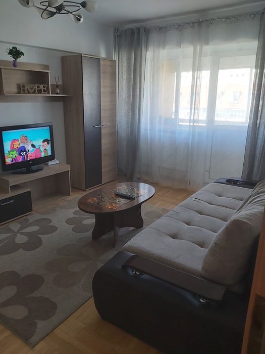 Inchiriez apartament Rovine
