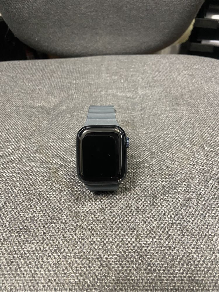 MDM vinde: Apple Watch Seria 8, 41mm, Midnight.