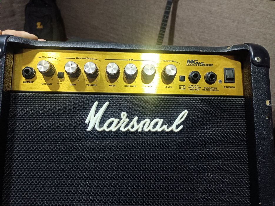 Продаётся транзисторный комбоусилитель Marshall MG15CDR