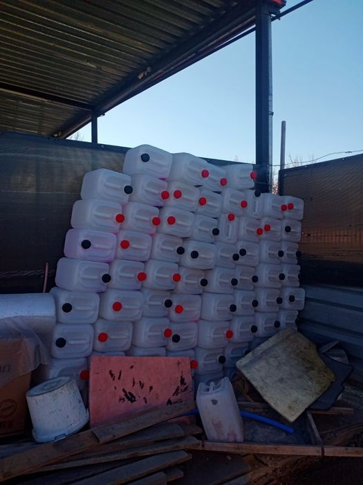 Канистры 20л пластмассовые