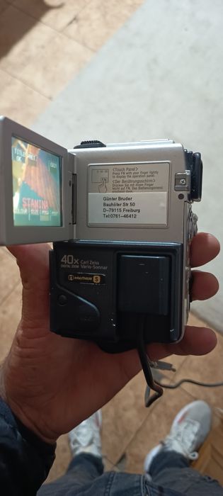 Aparate foto in stare de futionare la una nu am in carcator