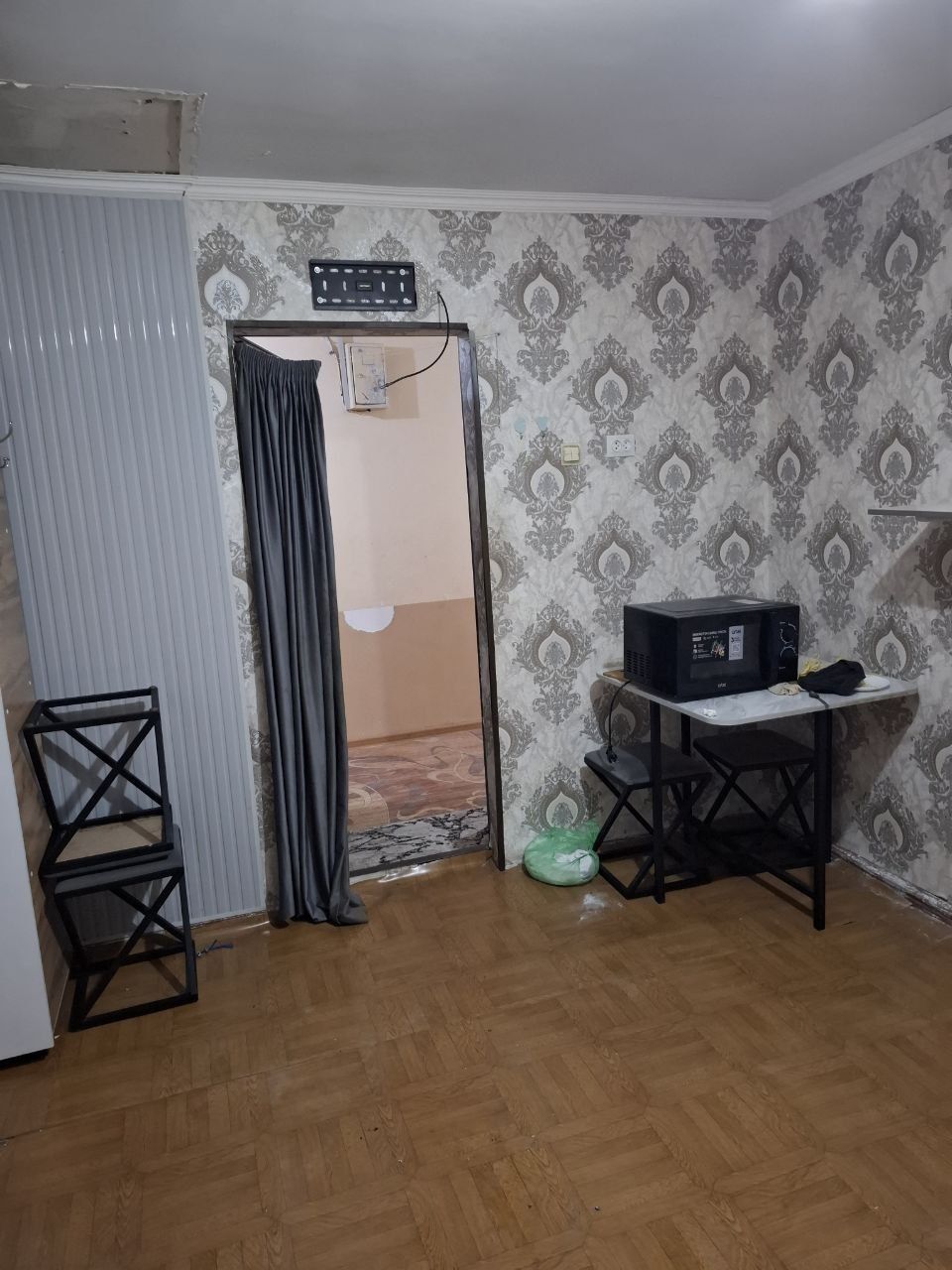 Срочно продается!1 ком кв в бившем общежитье..