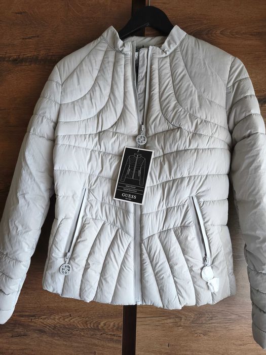 Две оригинални дамски якета GUESS чисто нови