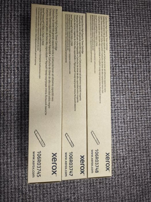 Toner original Xerox (106R03748cyan, 106R03747magenta, 106R03745black)