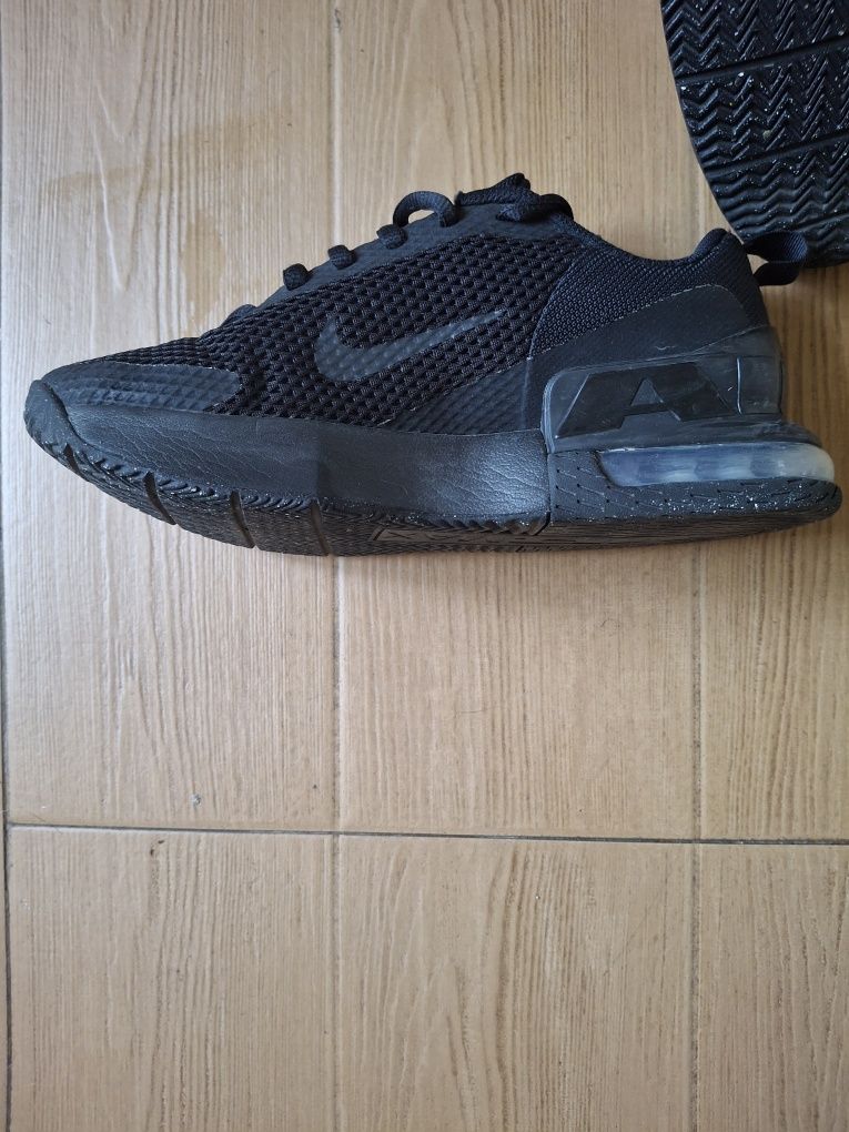 Nike Air Max  
    
    
6