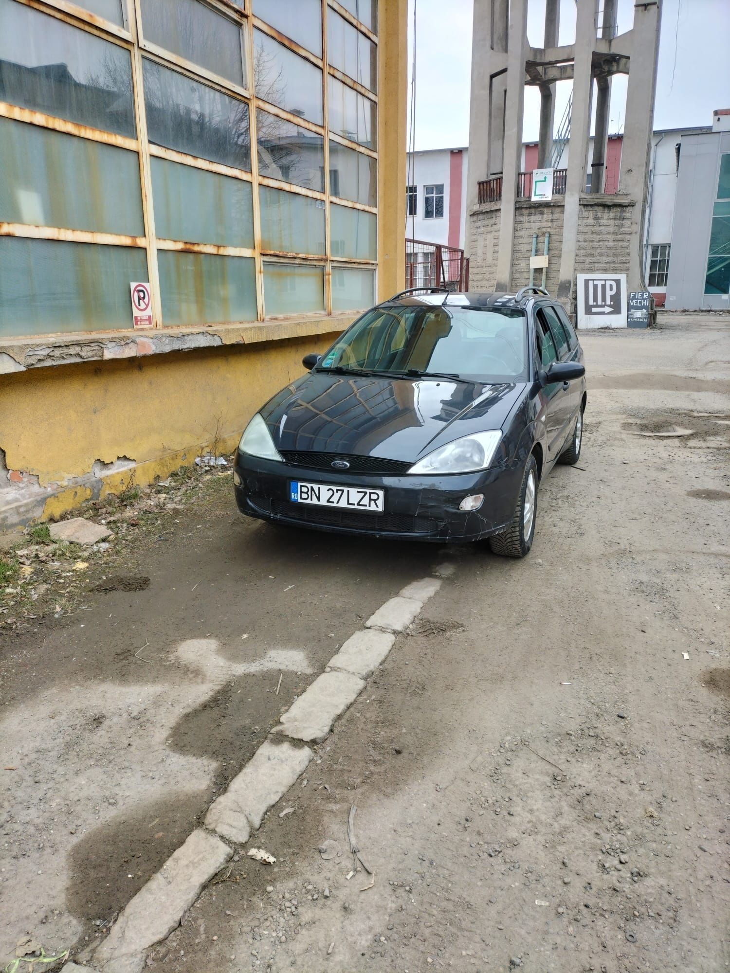 Vând schimb ford focus 1.6 benzina