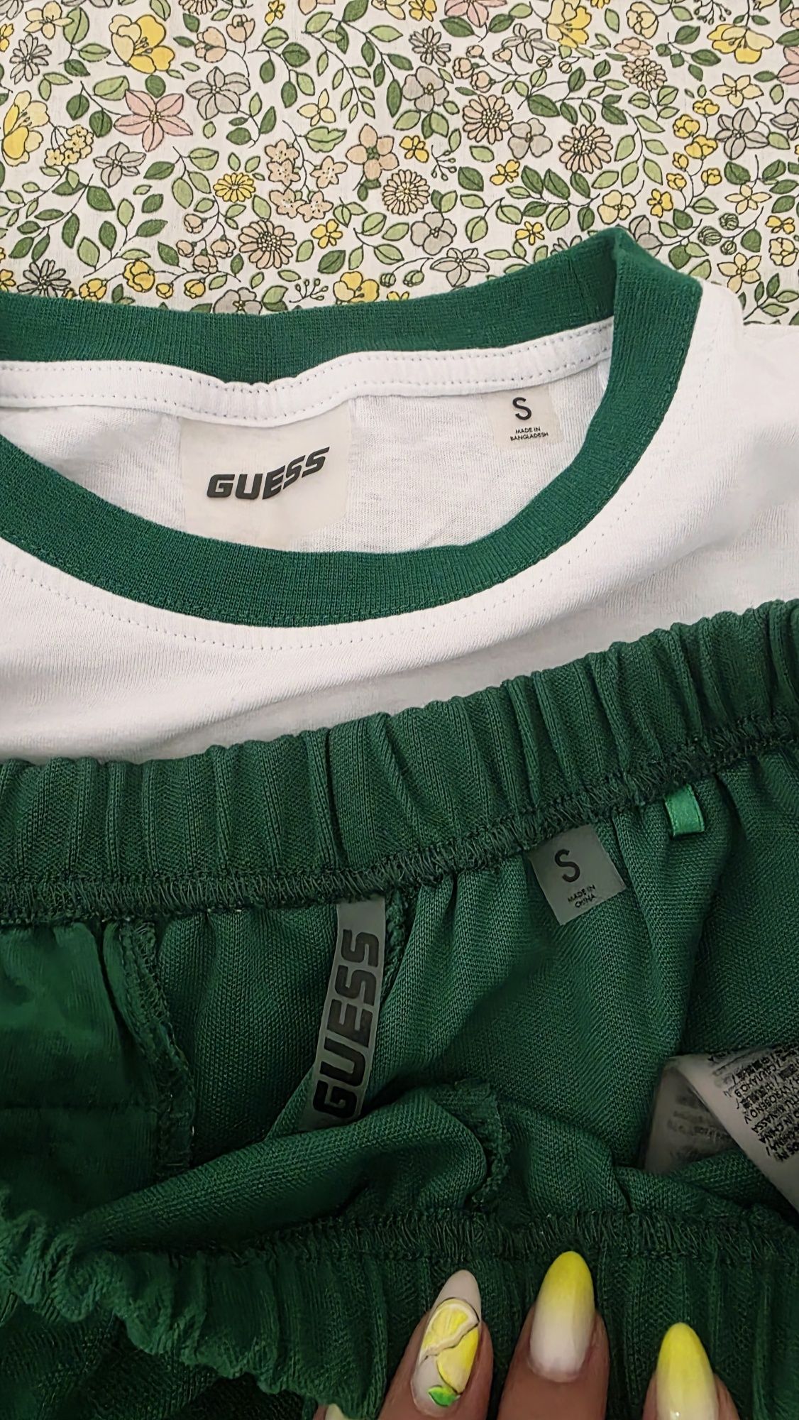 Guess- спортен комплект.