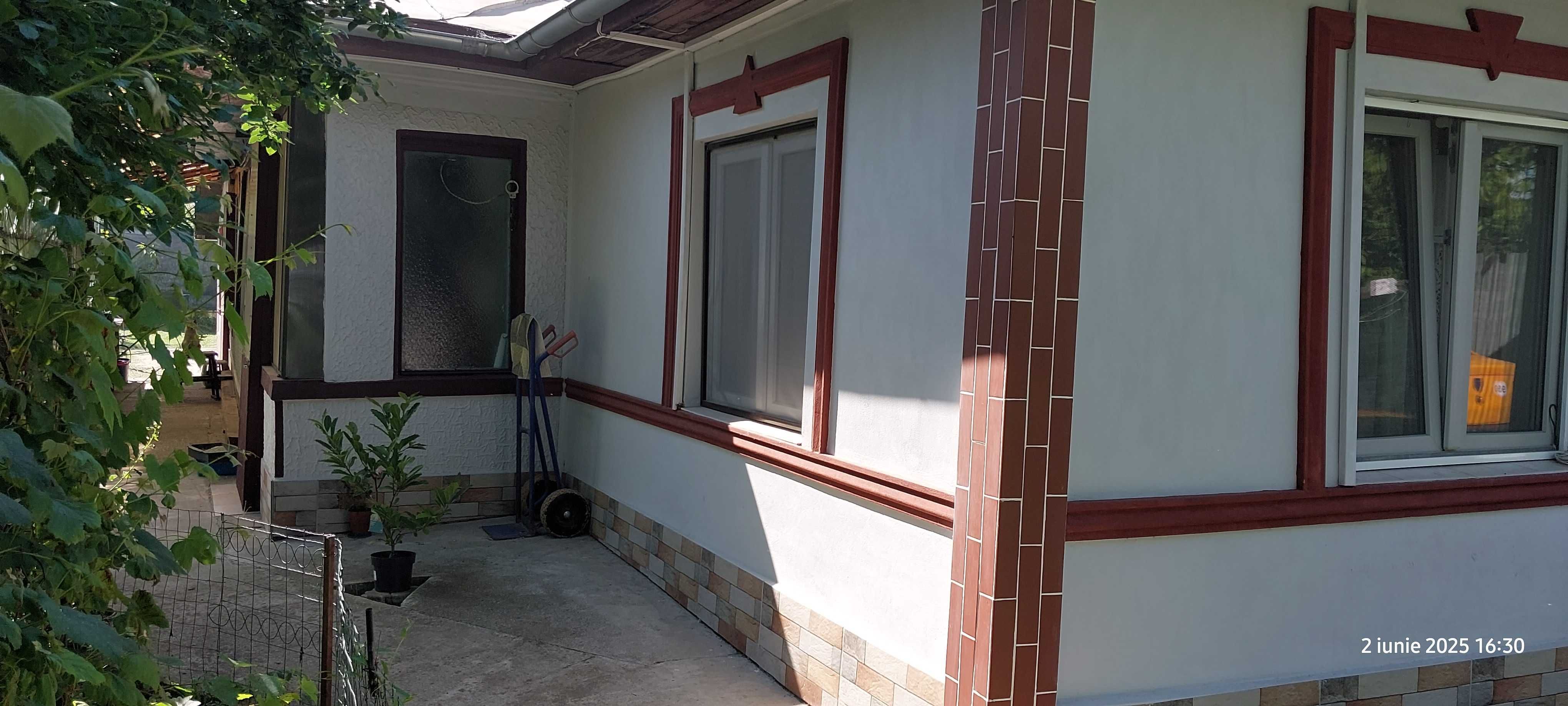 Casa si teren 1600mp gorneni gr. 100 metri de DN6  30km de pta. unirii