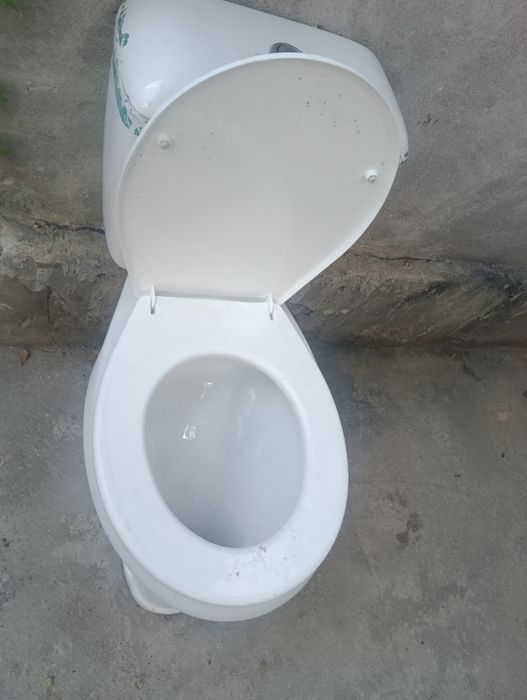 Унитаз Уй учун яхши холатда