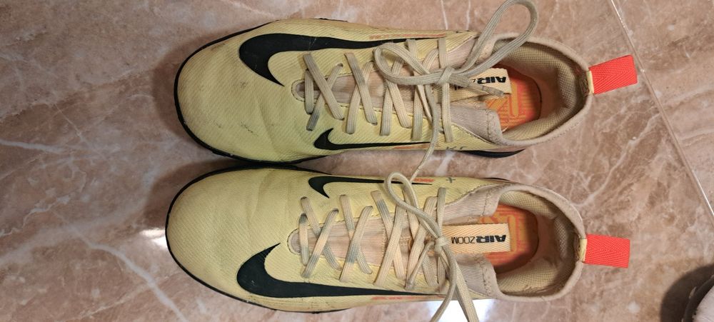 Футболни обувки nike, adidas