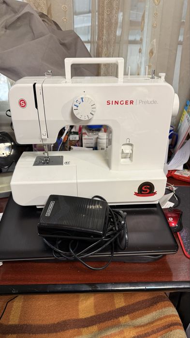 Vand masina de cusut SINGER model 1408-70W