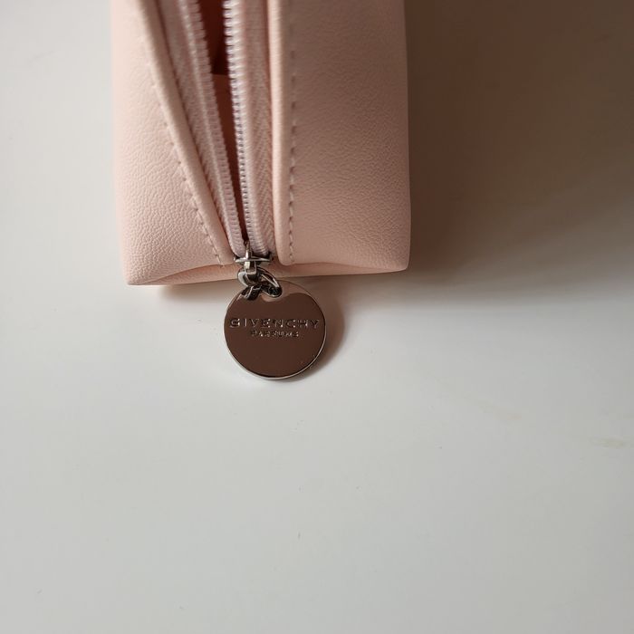 Gentuta cosmetice Givenchy