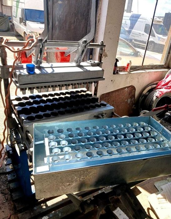 Masini de cornet inghetata forma pahar 2 tipuri si con 2 tipuri