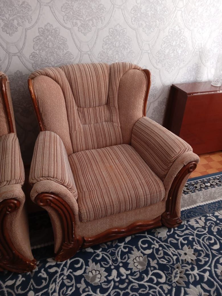 Раскладной диван и даа кресла