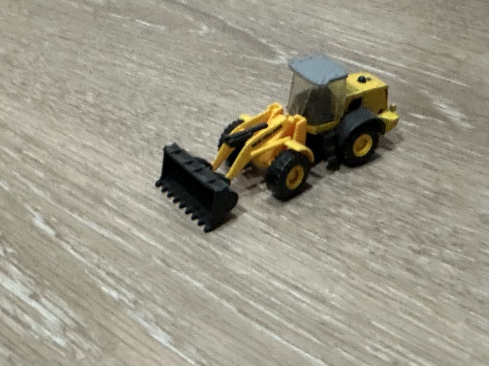 Macheta metalica CARARAMA  buldoexcavator 1:72