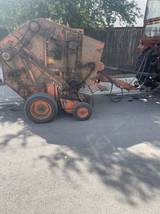 Se vinde presa de baloti