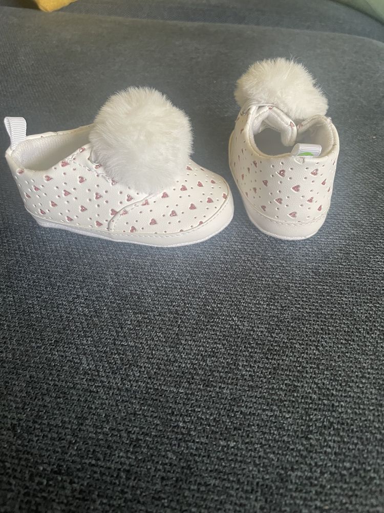 Бебешки обувки за момиче 6-9 месеца