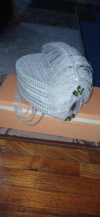 Oq doʻppi fata kampilekt