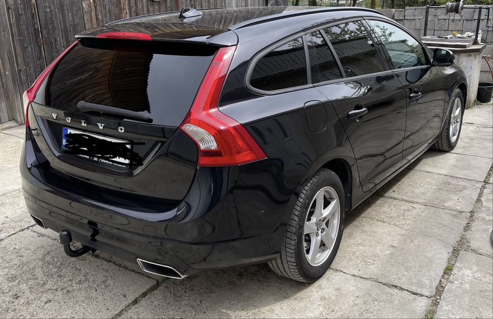 Volvo V60 2015 D4 2.0 181HP Black Edition, Distronic, Manuală, Full Op