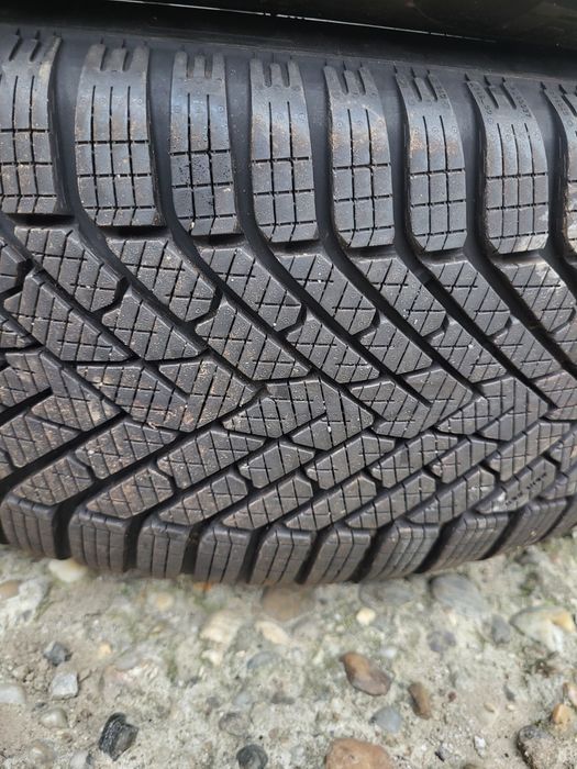 2 бр зимни  225/55/17 Pirelli