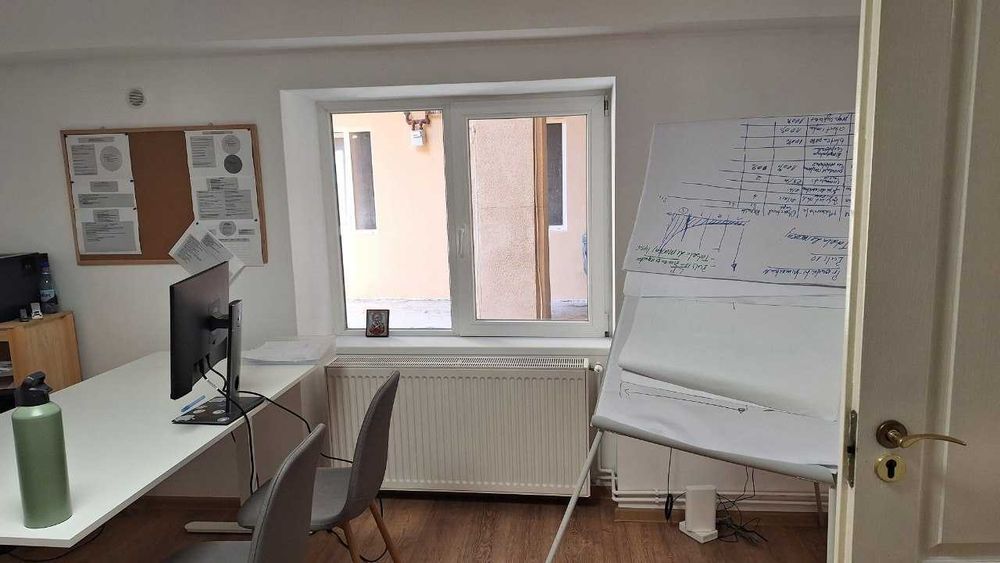 Vand apartament ultracentral si teren