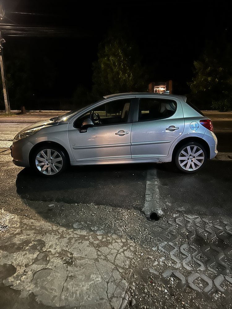 Peugeot 207 1,6 thp turbo
