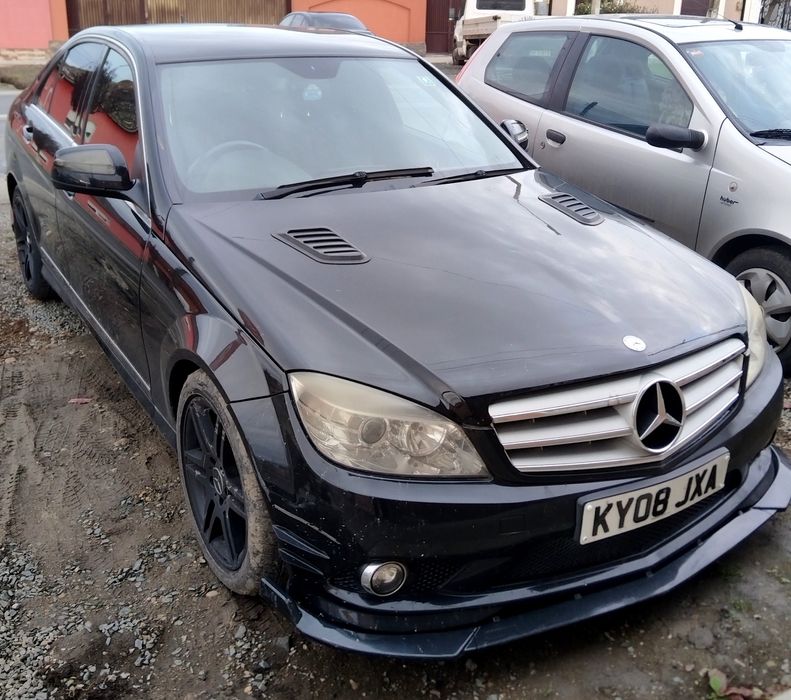 Far/faruri stanga/dreapta Mercedes C-Class w204 an 2007-2011