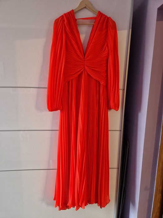 Vând rochie de seara lungă cu pliseuri,  superba