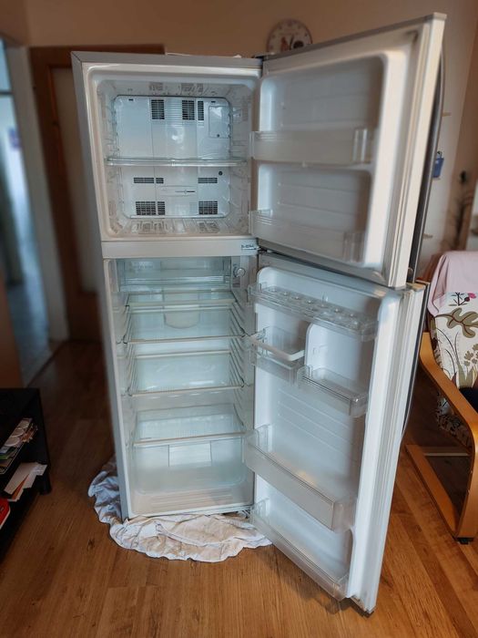 Хладилник Sharp, употребяван, 256л.