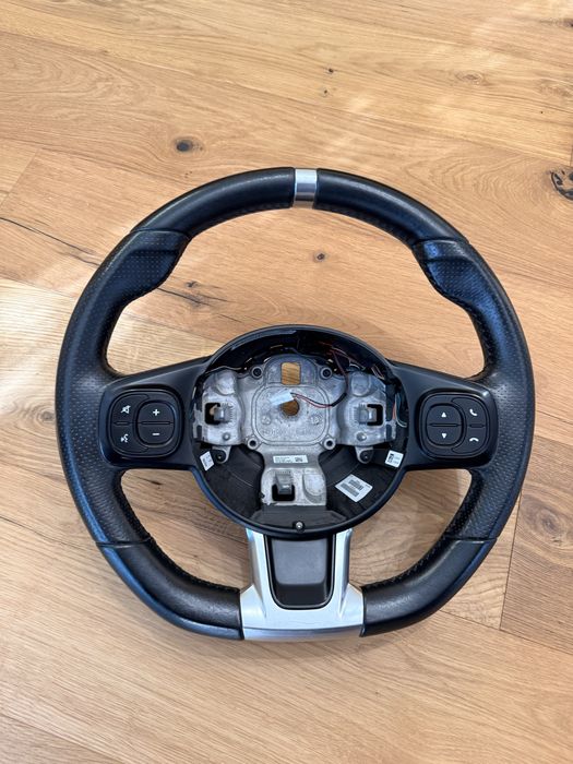 Волан Abarth 595 2020година