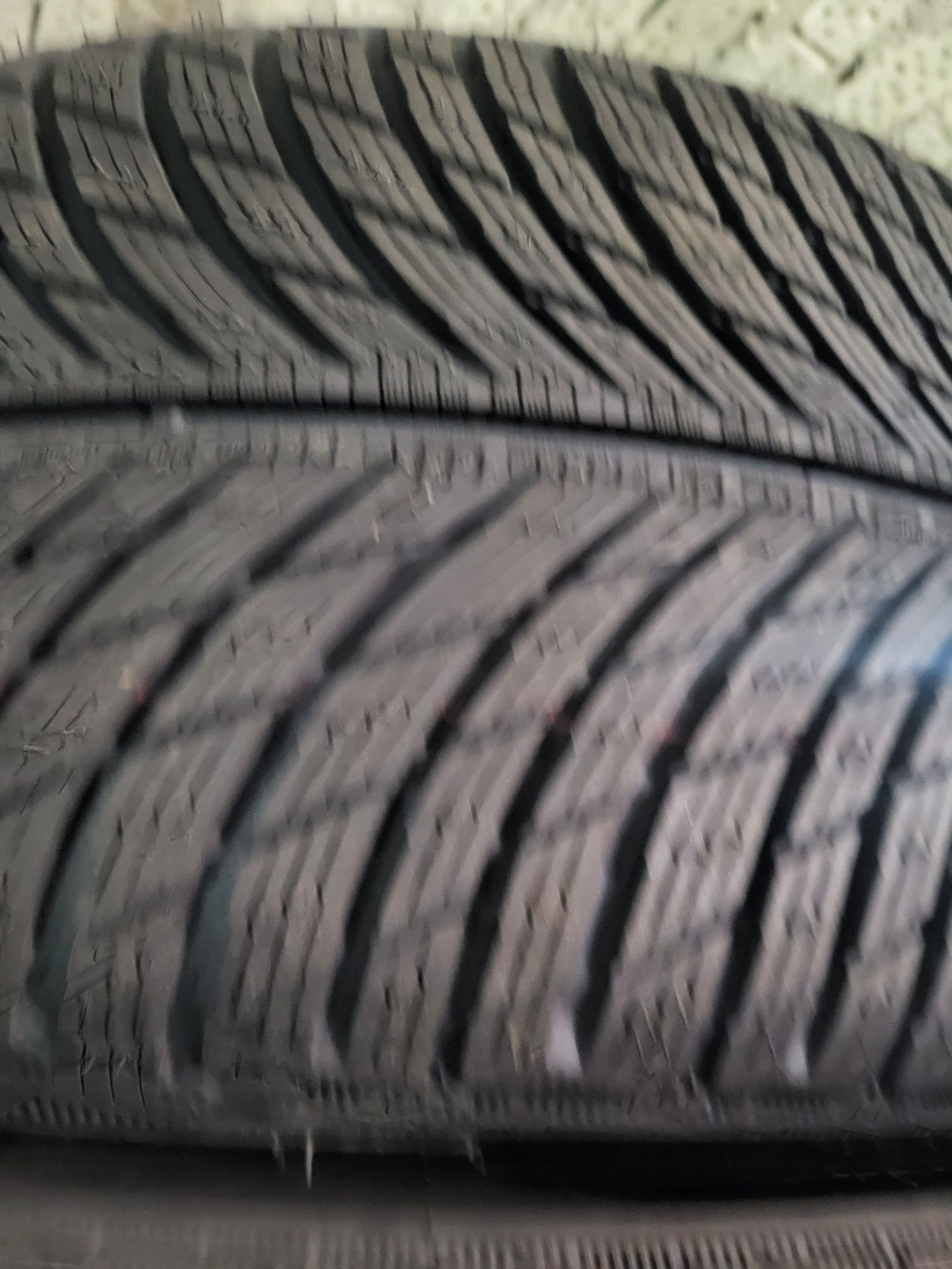 4 бр зимни 265/40/19 Michelin Alpin 5